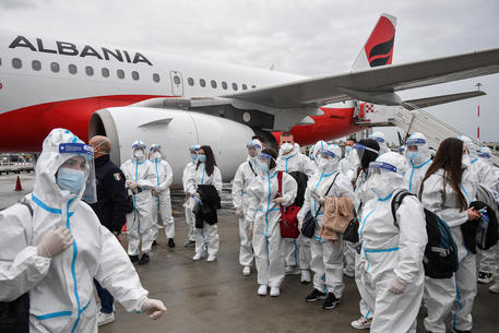 Arrivata nelle Marche task force di 58 infermieri albanesi