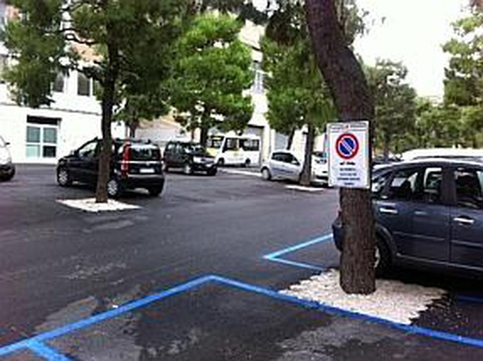 Fermo, a giugno parcheggi gratis in piazzale Carducci