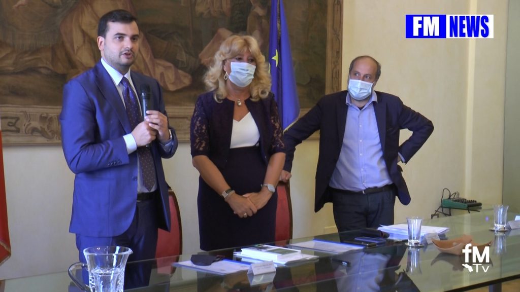 Il Sottosegretario Sibilia a Fermo sigla Intesa bullismo