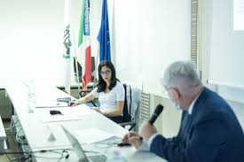 Scuola, Azzolina: “Nelle Marche le classi pollaio non sono la vera emergenza”