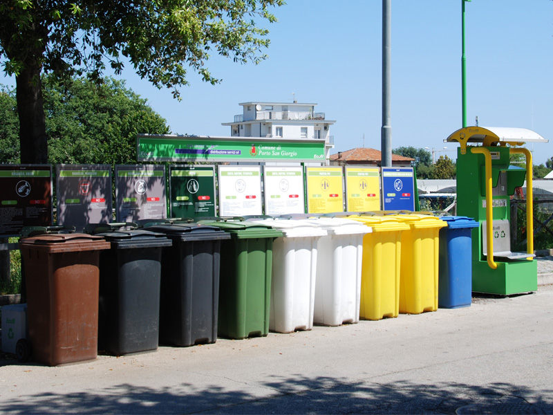 In arrivo 80 isole ecologiche: quattro offerte presentate dai privati Ceccarani (Sgds): “A settembre l’aggiudicazione poi le installazioni”