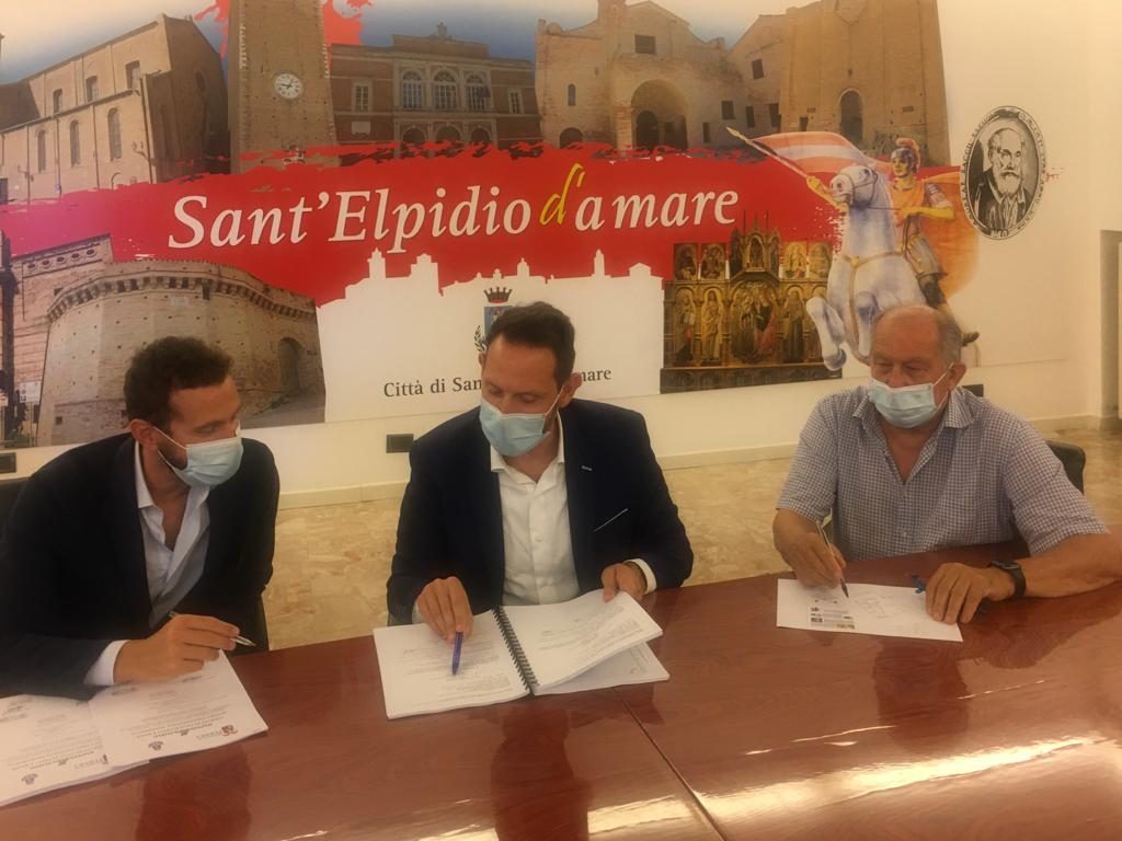 Firmato stamattina il contratto con la ditta che realizzerà i lavori per la nuova scuola Martinelli