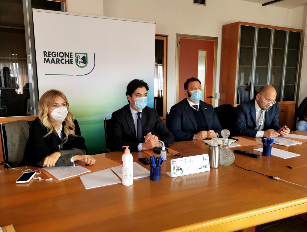 Il presidente Acquaroli in riunione con i Prefetti, “massima attenzione per la tutela della Sanità, per scongiurare nuove chiusure”.