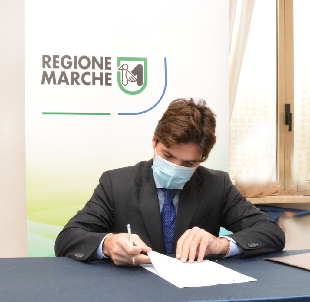 Acquaroli firma l’ordinanza, le superiori in classe da lunedì 25 gennaio al 50%