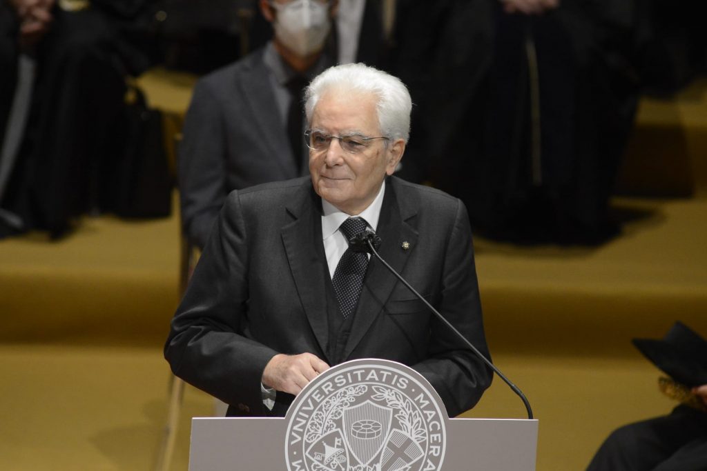 “La presenza del Presidente è un segnale di incoraggiamento”, Acquaroli accoglie Mattarella a Macerata