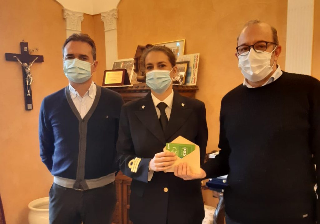 Porto San Giorgio: buoni spesa donati dalla Capitaneria al Comune.