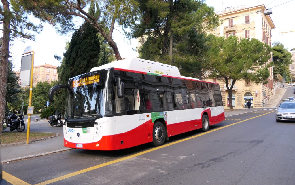 Ancona, bus sequestrato da un gruppo di ragazzi: l’allarme dei sindacati