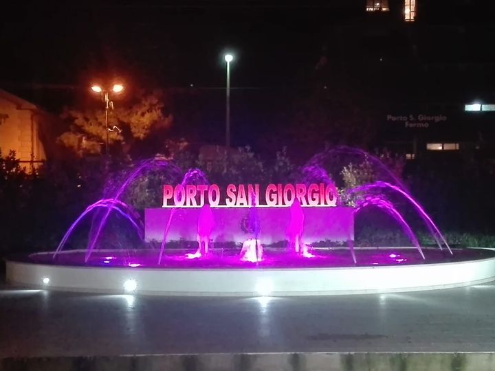Fontana di viale Cavallotti color viola per la Giornata mondiale dell’epilessia