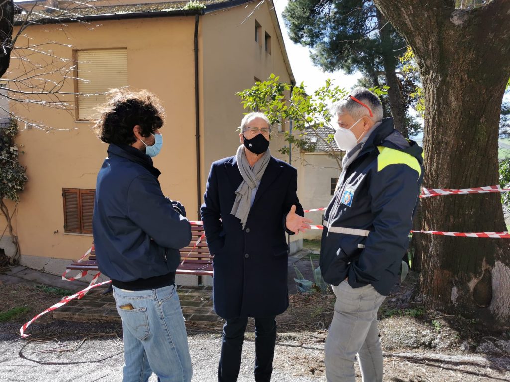 L’Assessore Aguzzi a Corinaldo dopo il parziale crollo delle mura