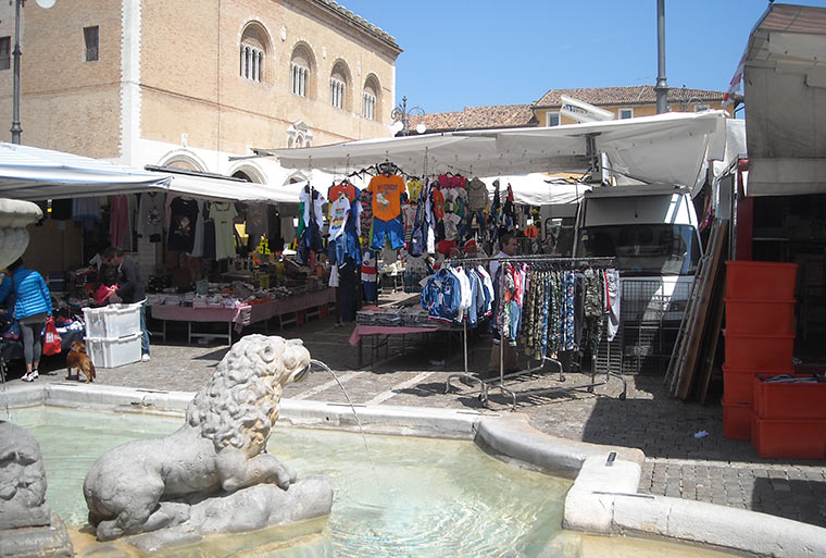 Nelle zone rosse consentite le attività commerciali ambulanti. Nota della Regione alle Prefetture