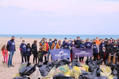 PLASTIC FREE: continuano le iniziative di pulizia dell’arenile