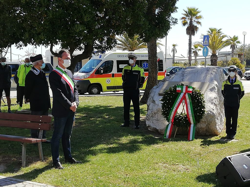 Porto San Giorgio: Liberazione, corona d’alloro deposta in piazza 25 Aprile