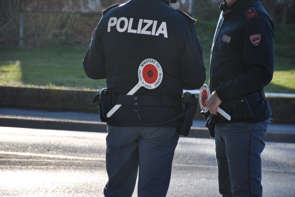 Lido San Tommaso, controlli a tutto campo di polizia e cinofila