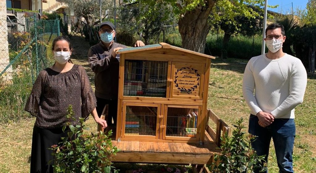 Book crossing, a Villa Maroni di Porto Sant’Elpidio si scambiano i libri