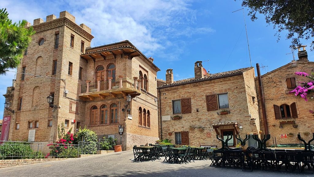 La Voce Altra, rotocalco settimanale