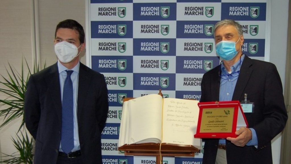 Il Prof. Silvestri ritira il Picchio d’oro. Acquaroli, felici di poter collaborare