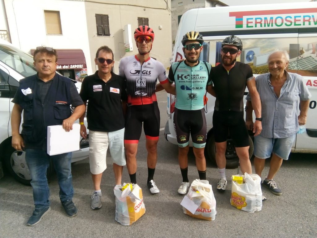 Ciclismo amatori: A Fermo trionfano Vagnarelli e Mentuccia