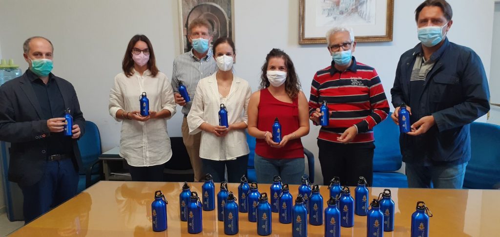 Duemila borracce donate agli alunni delle scuole di Fermo