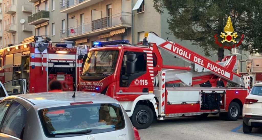 Serravalle di Chienti, scontro frontale sulla SS77: uomo estratto dalle lamiere