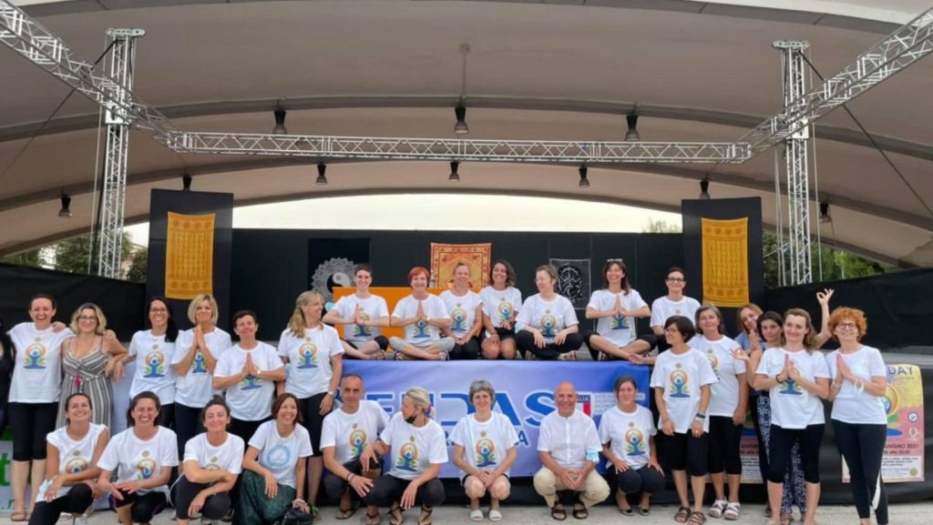 Yoga Day Civitanova, domenica 26 giugno al Varco sul Mare