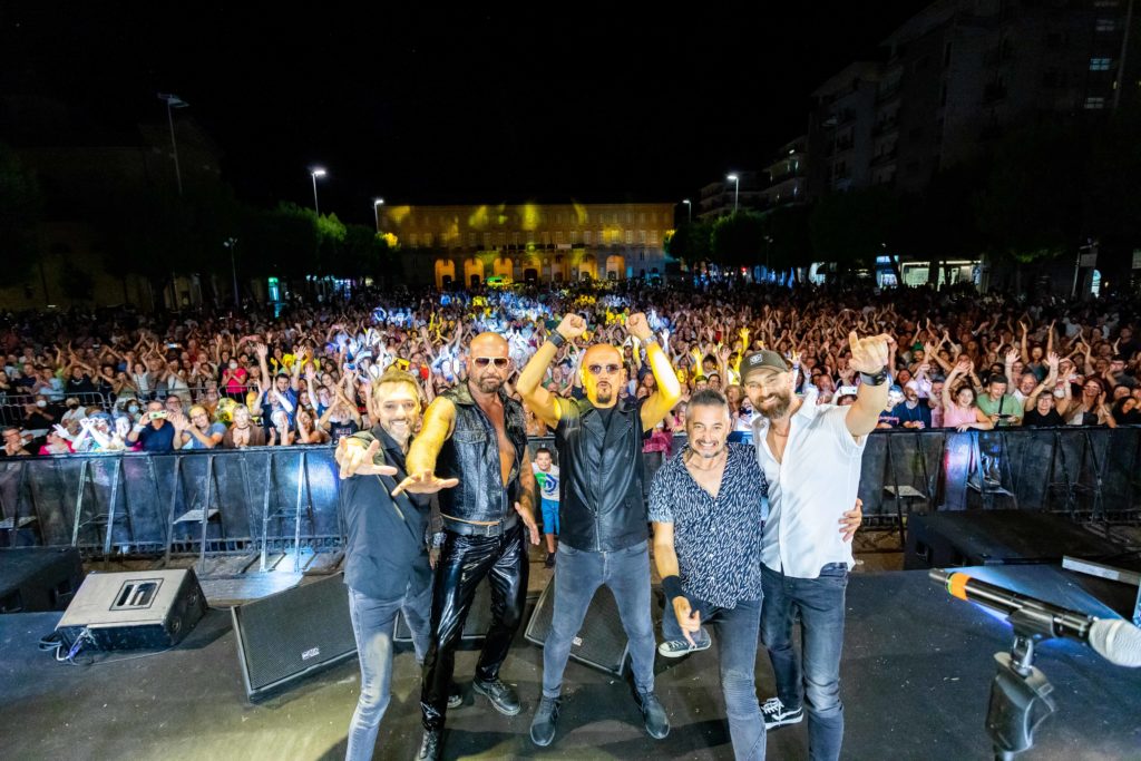 Ruggeri chiude “RiSuona la Piazza”, pienone nei quattro concerti estivi a Civitanova