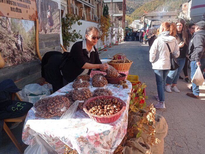 A “Marrone che passione” presentata guida di itinerari per Arquata