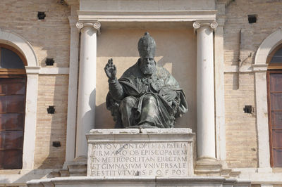 Alla biblioteca Spezioli di Fermo l’impossibile intervista al Papa “tosto”