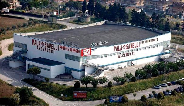 Nuova luce al palazzetto dello sport di Porto San Giorgio: sostituiti 80 corpi illuminanti
