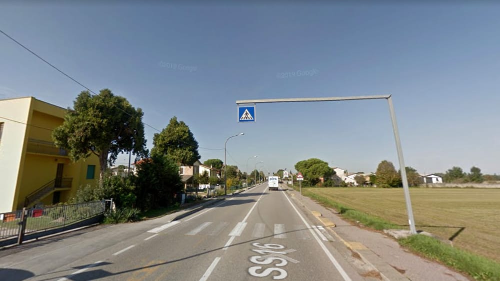 Lido di Fermo: travolge un’autovettura e si dà alla fuga. La Polizia di Stato rintraccia l’auto straniera