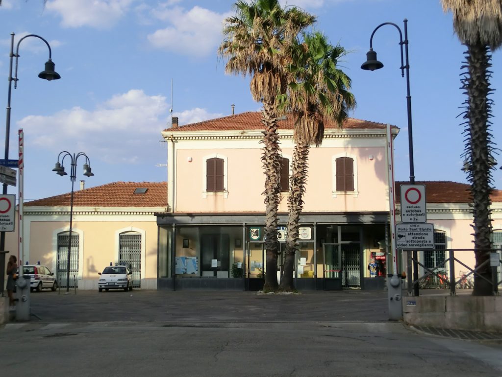 Marocchino senza fissa dimora salvato prima dell’arrivo del treno a Porto Sant’Elpidio