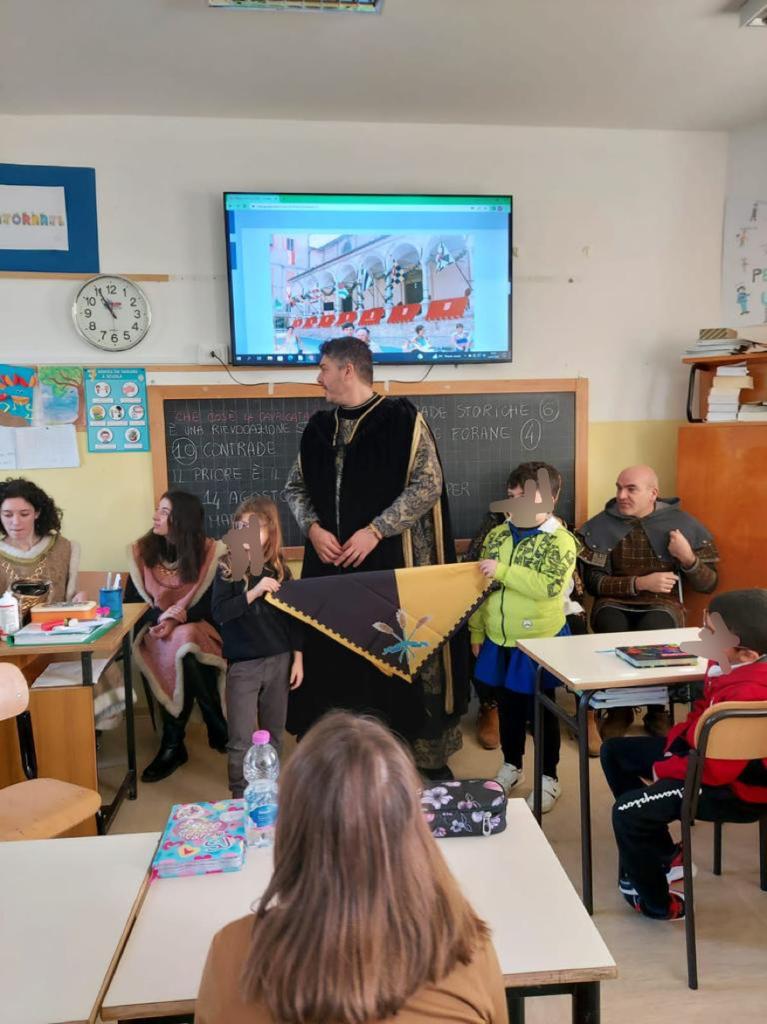 La scuola primaria San Claudio incontra la Contrada Campiglione di Fermo