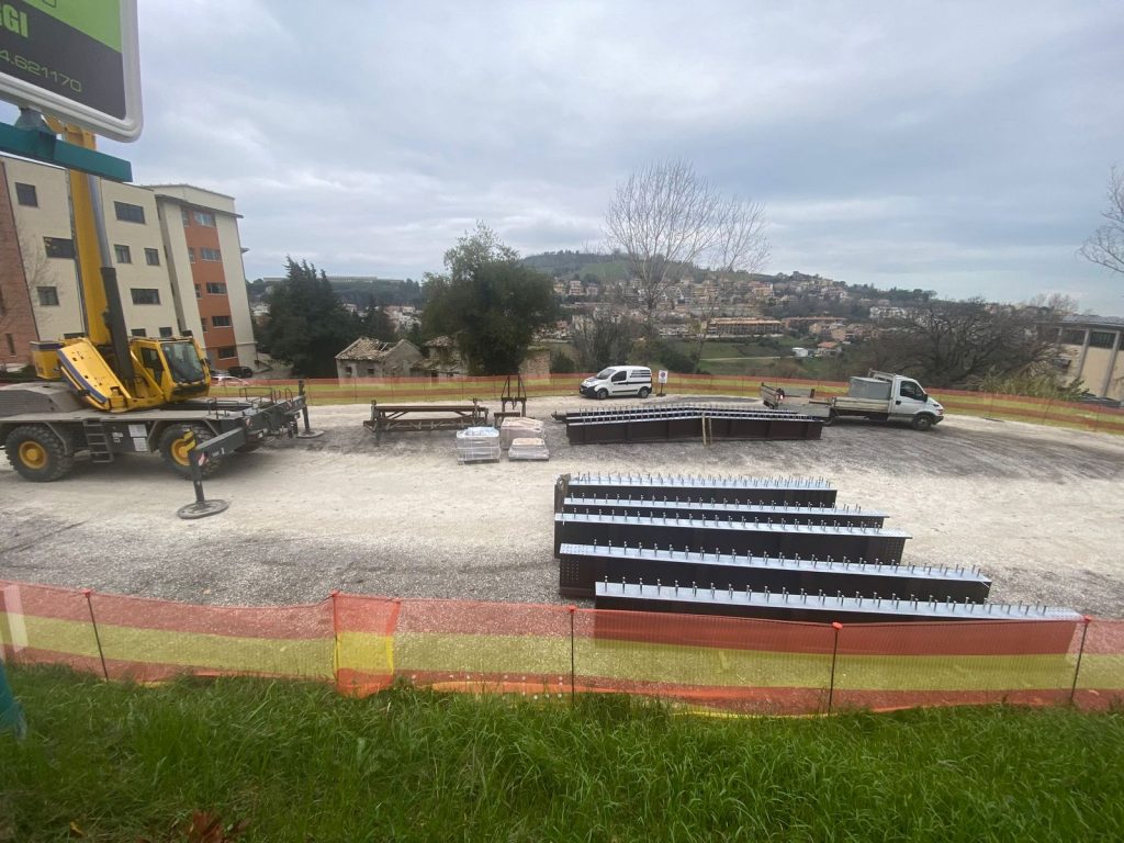 Proseguono i lavori del sovrappasso pedonale di via Salvo D’Acquisto a Fermo