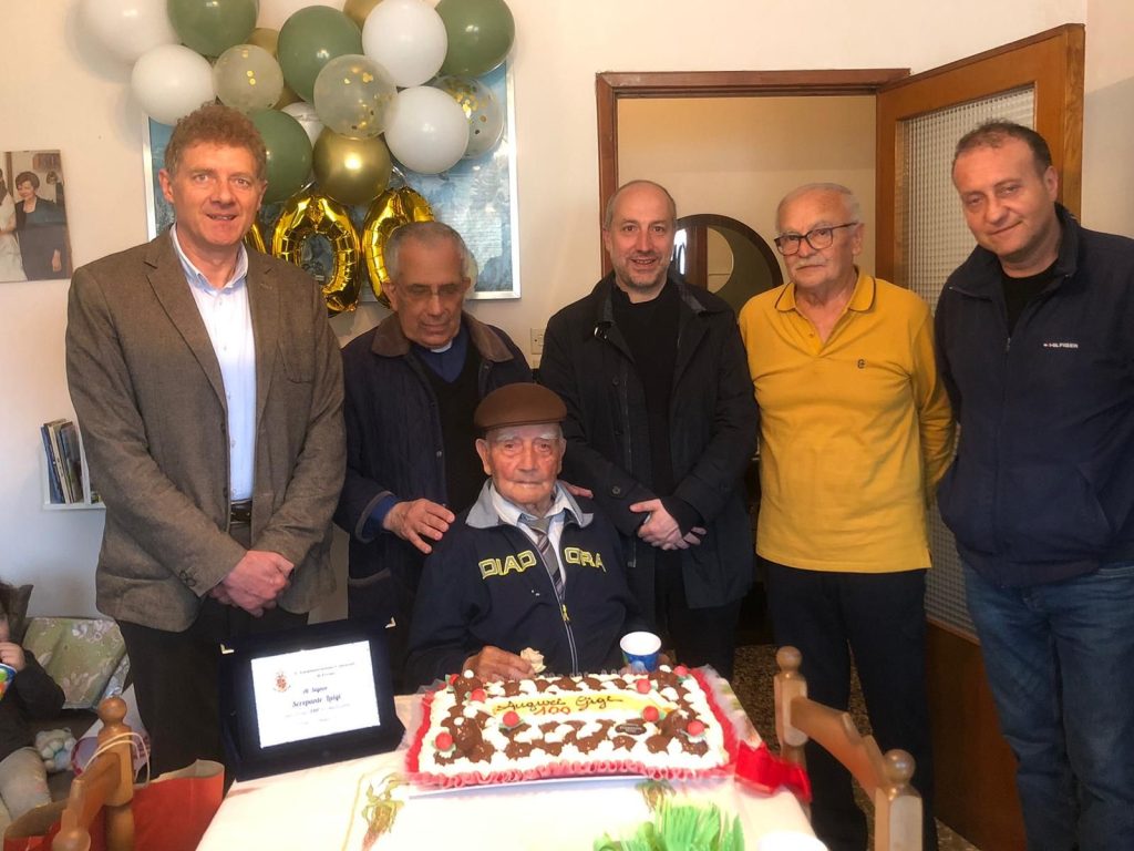 Nonno Gigi compie 100 anni, gli auguri del sindaco di Fermo in casa Screpante