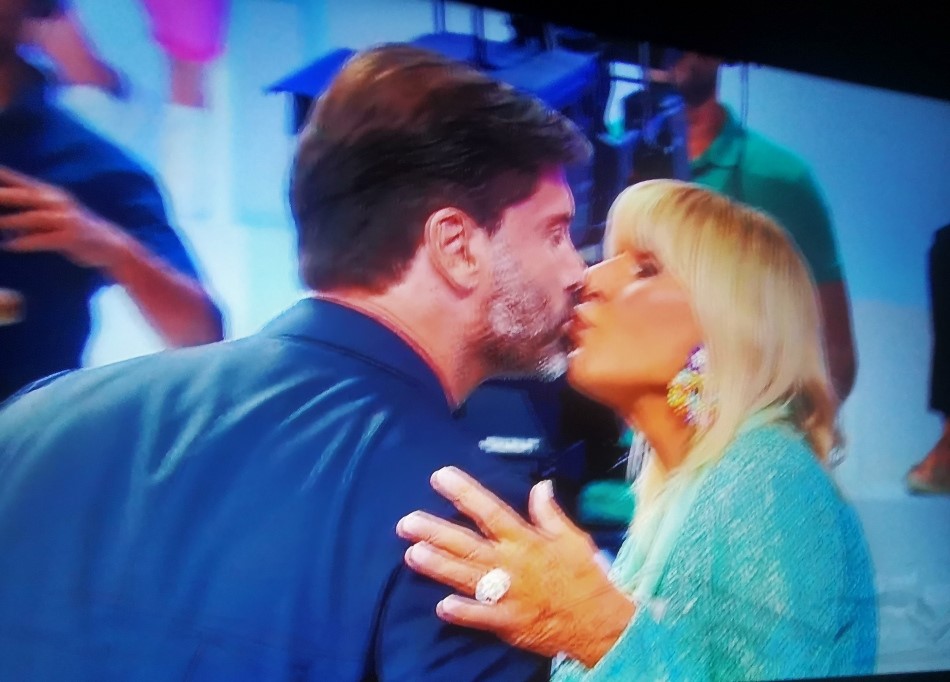 Il fermano Gianluca Totò concede un ballo con bacio a “Uomini & Donne”