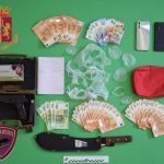 Getta 11 grammi di cocaina dall'auto in fuga, arrestato albanese con base di spaccio a Campofilone