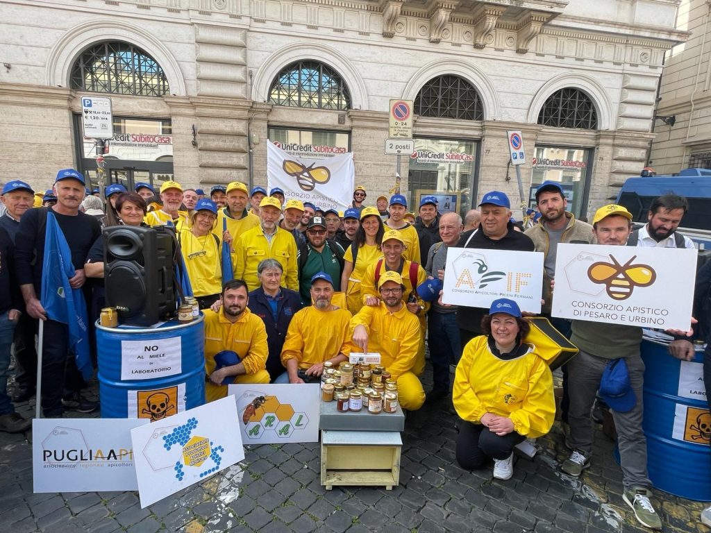 150 apicoltori delle Marche partecipano alla protesta di Roma