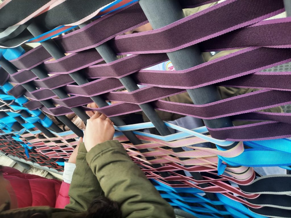 M. Urano, gli studenti della primaria Gino Strada diventano artisti