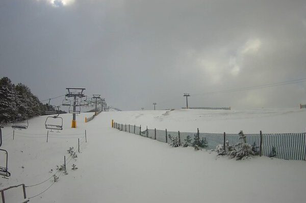 Neve a Frontignano e Bolognola, piste da sci imbiancate e aperte dal 20 aprile