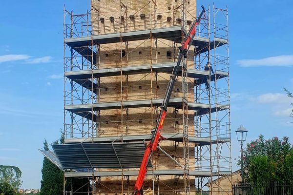 Sisma 2016: lavori in corso per riparare la Torre Ghibellina di Ortezzano