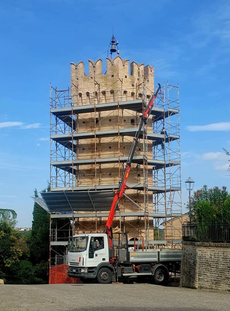 Sisma 2016: lavori in corso per riparare la Torre Ghibellina di Ortezzano