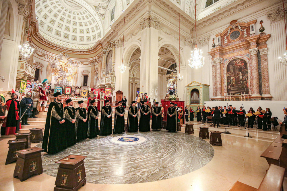 Fermo entra nell’atmosfera della Cavalcata, domenica 19 maggio con l’investitura dei Priori