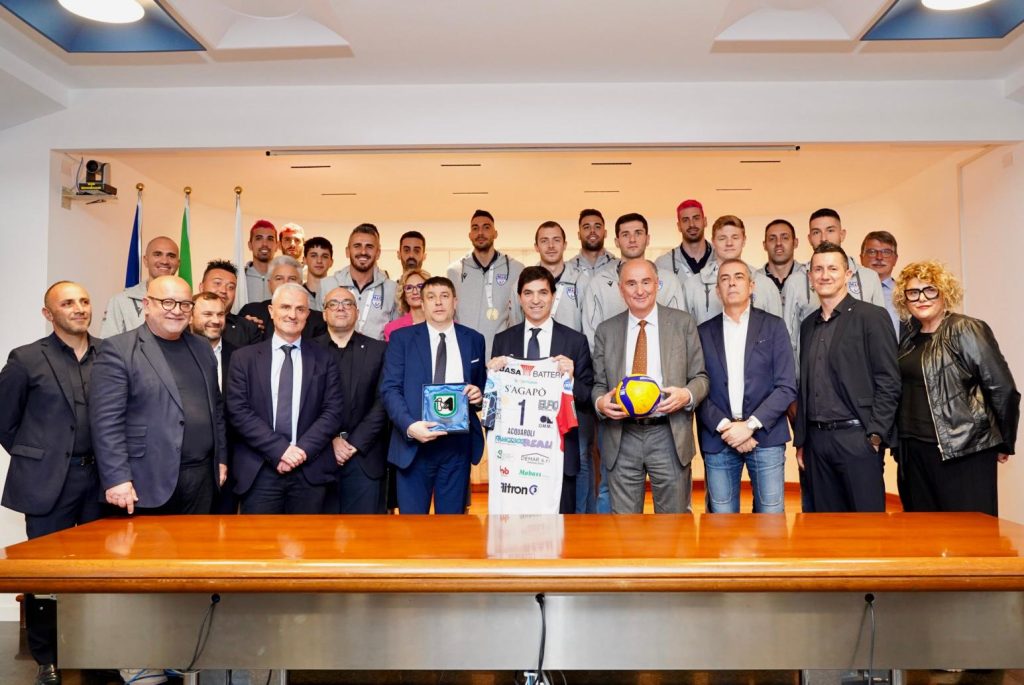 Il presidente Acquaroli riceve la M&G Volley in Regione per la fatidica impresa Superlega