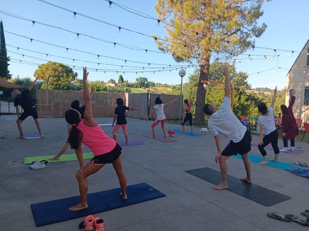 Lezioni di yoga nel suggestivo borgo di Torchiaro, aperte le iscrizioni
