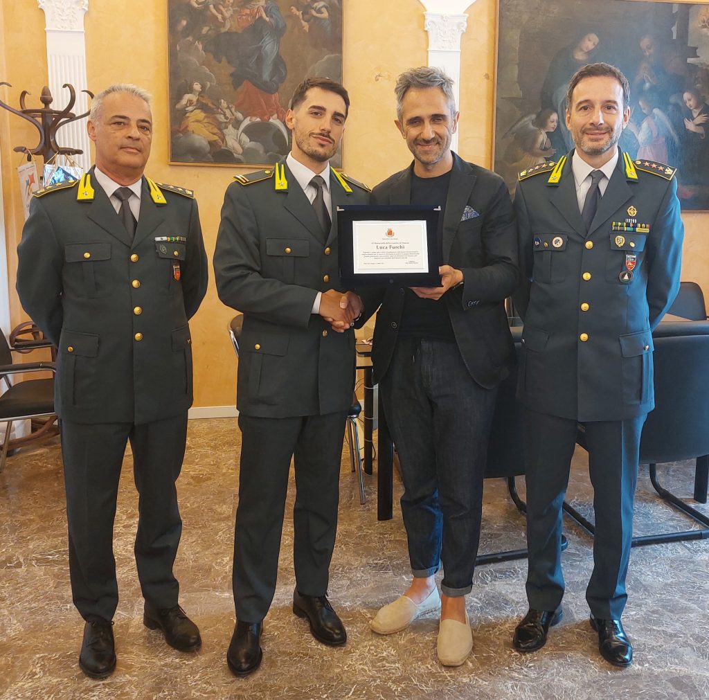 Malviventi bloccati fuori servizio e tentato suicidio sventato, l’encomio di Porto San Giorgio a Braccio e Furchi