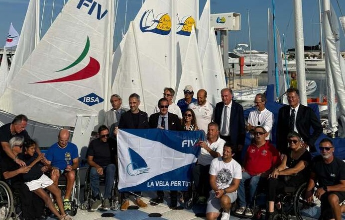 La bandiera “Vela per tutti” sventola a Porto San Giorgio