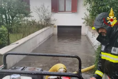Garage allagati a Porto San Giorgio, 20 interventi dei VVFF nelle Marche per il maltempo