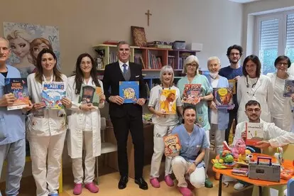 Giunti dona mille libri alla Pediatria del “Murri”