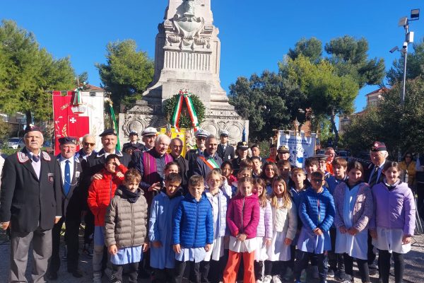 IV Novembre: omaggio ai caduti sangiorgesi dal sindaco Vesprini agli alunni della