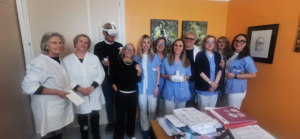 Visori VR per alleviare terapia pazienti oncologici al “Murri”