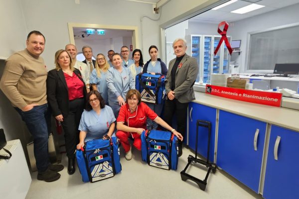 Donati zaini di emergenza al reparto di Anestesia del 